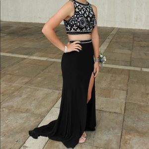 beautiful 2 piece Sherri Hill Prom Dress